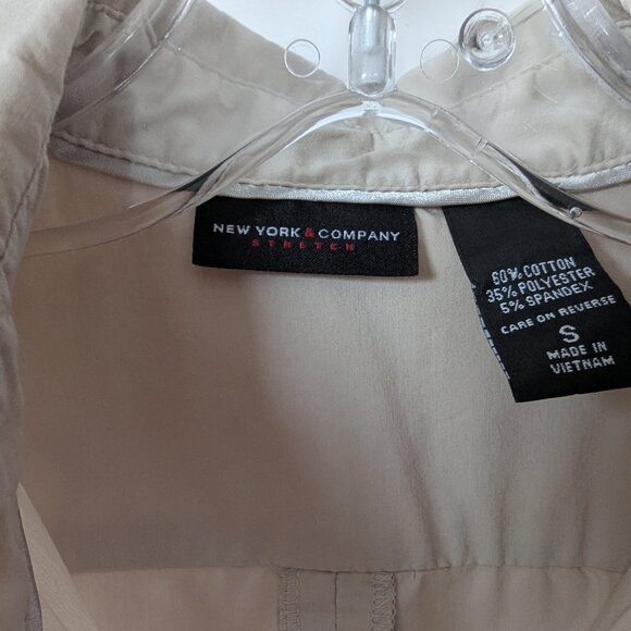 *2/$20* beige short sleeve button-up shirt, Size S - Picture 4 of 11